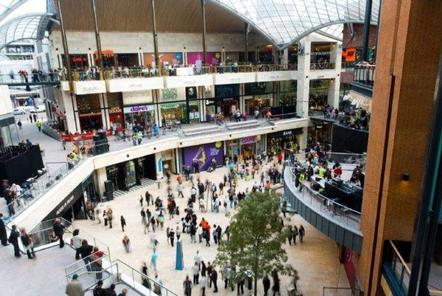 Advances the performance of the employees of a retail holding company after adopting an empowering and motivating approach